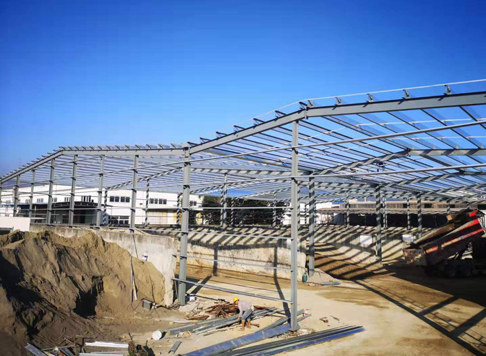 福鼎鋼結(jié)構(gòu)料倉(cāng)車(chē)間 商品混凝土彩鋼料棚